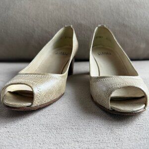 Stuart Weitzman Cream Linen Peep Toe Heel size 6.5